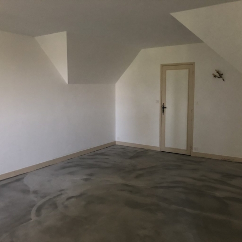 Right side of the studio room